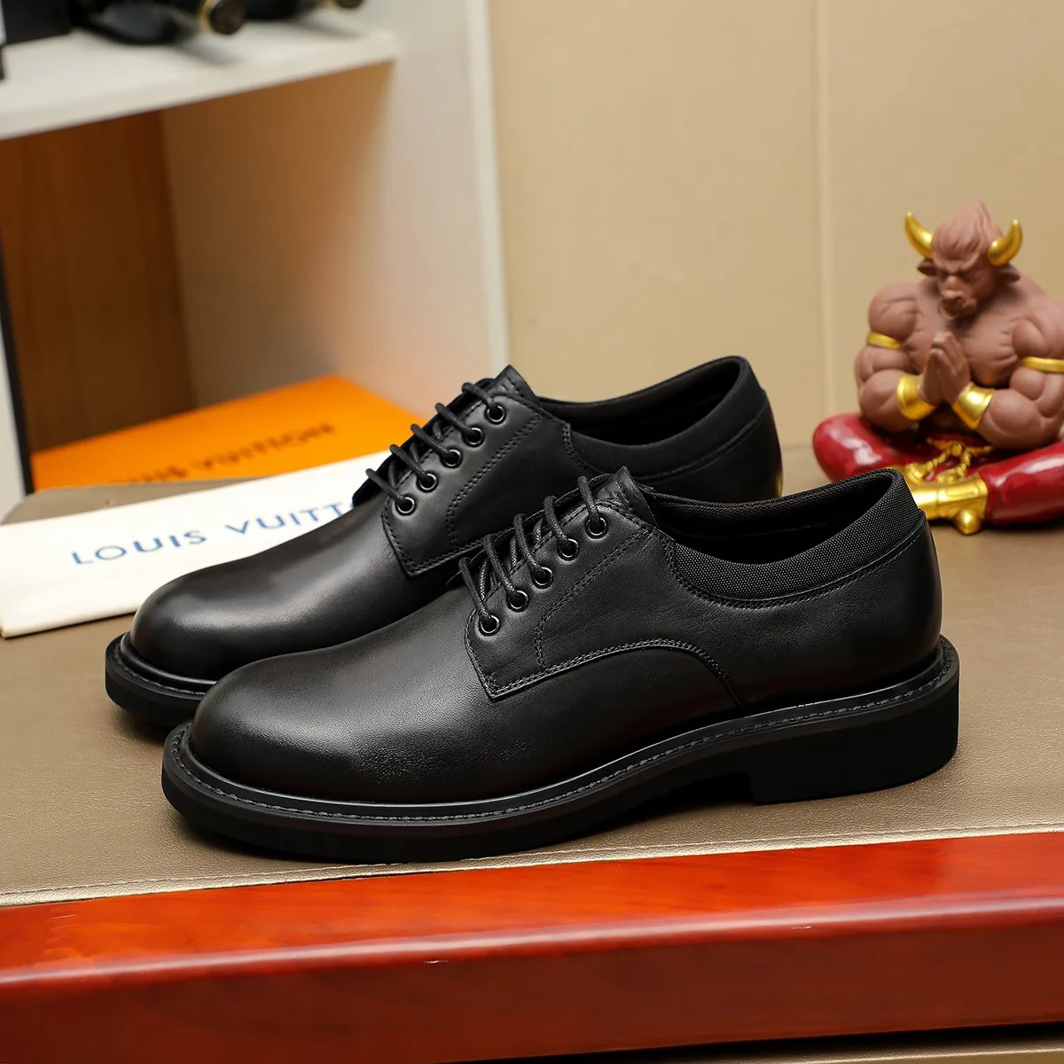 Men's shoes 💰 660 💰 Louis Vuitton LV ® 🆕 model 🔛Full shoe counter, first layer cowhide, 🐂leather lining casual shoes for men, super soft outsole, essential for driving. Counter synchronization, original first layer cowhide, completely 1:1 mold customization🌹top version, color optional! Number: 39-44 (customized at 38.45)